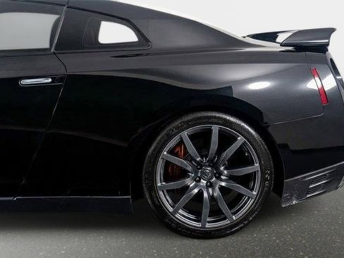 Used 2015 Nissan GT-R Premium image 15