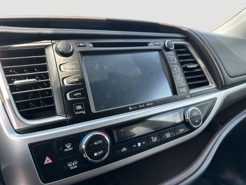Used 2018 Toyota Highlander Limited Platinum AWD/4WD image 12