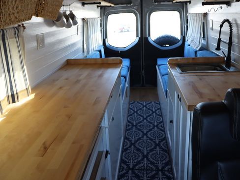 Used 2022 Mercedes-Benz Sprinter 2500 w/ Parking Package image 17