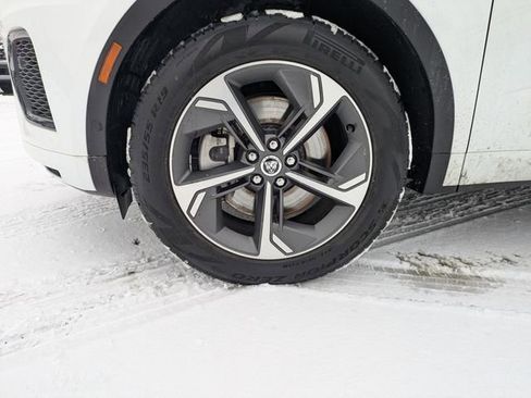 Certified 2024 Jaguar E-PACE R-Dynamic SE image 21