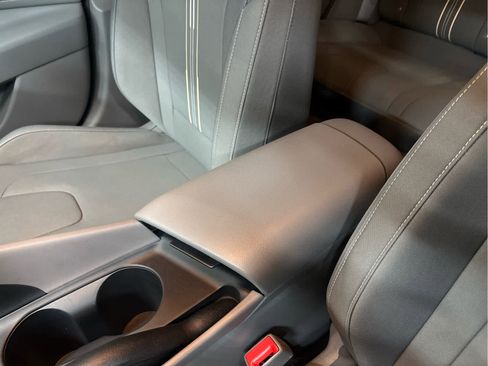 Used 2025 Hyundai Elantra Sport image 32