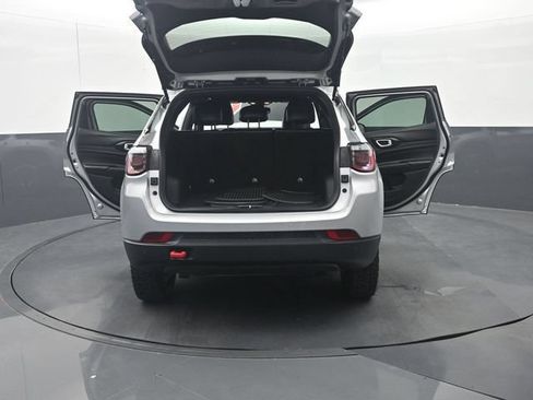 Used 2025 Jeep Compass Trailhawk AWD/4WD image 40