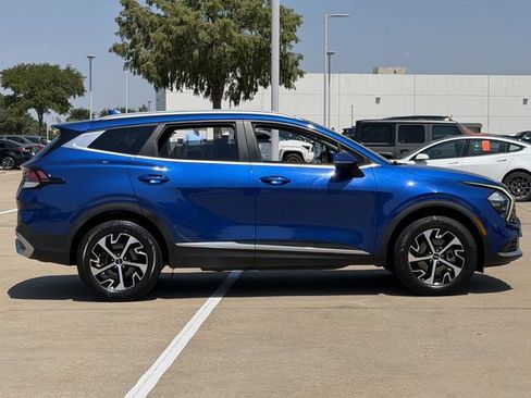Used 2023 Kia Sportage EX AWD/4WD image 3