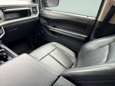 Used 2024 Ford Expedition XLT RWD image 27