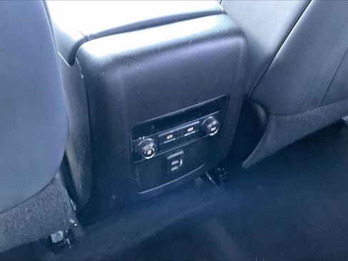 Used 2020 Buick Enclave Essence image 32