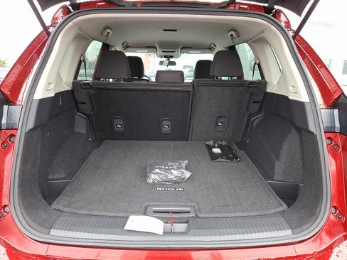 Certified 2025 Nissan Rogue S image 27
