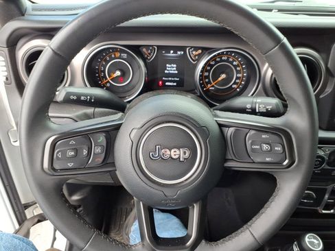 Used 2023 Jeep Gladiator Sport AWD/4WD image 18