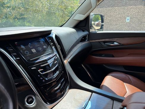 Used 2016 Cadillac Escalade Premium RWD image 11