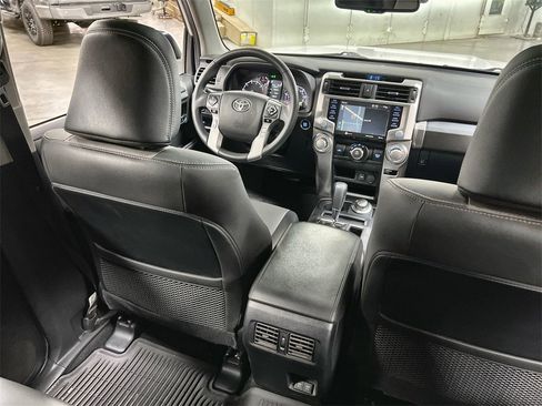 Used 2021 Toyota 4Runner SR5 Premium image 19