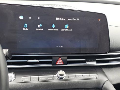 Used 2025 Hyundai Elantra SEL image 8