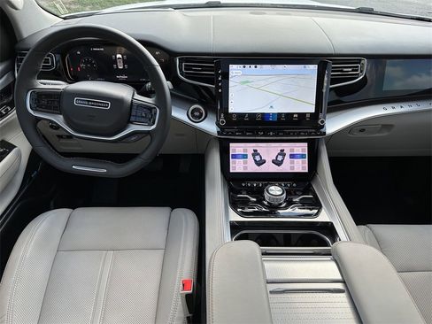 New 2023 Jeep Grand Wagoneer 4WD w/ Flexible Seating Group image 23