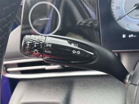 Certified 2025 Hyundai Elantra SEL image 23