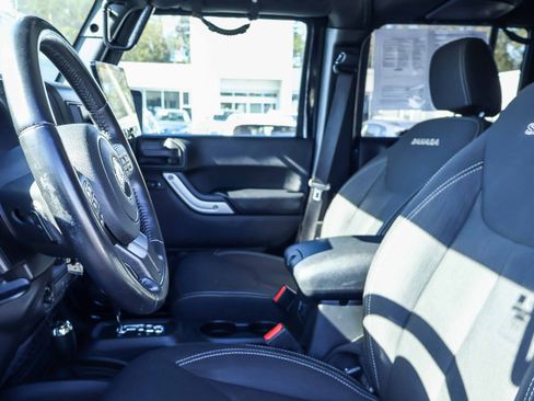 Used 2016 Jeep Wrangler Unlimited Sahara w/ Connectivity Group image 11