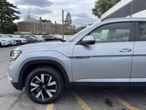 Used 2021 Volkswagen Atlas Cross Sport SE FWD image 4