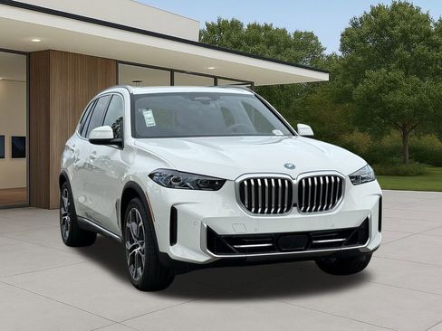 New 2026 BMW X5 xDrive50e image 3