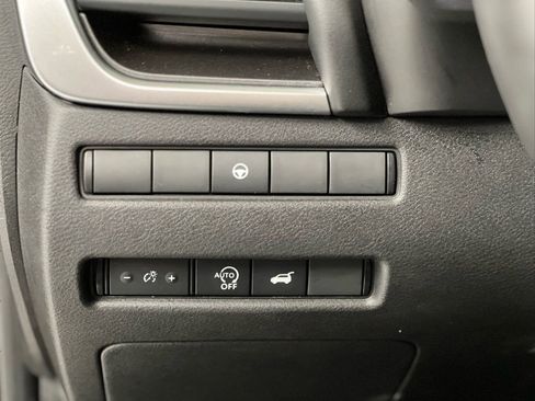 Used 2025 Nissan Rogue SV image 25