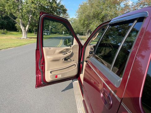 Used 2001 Ford Expedition Eddie Bauer image 22