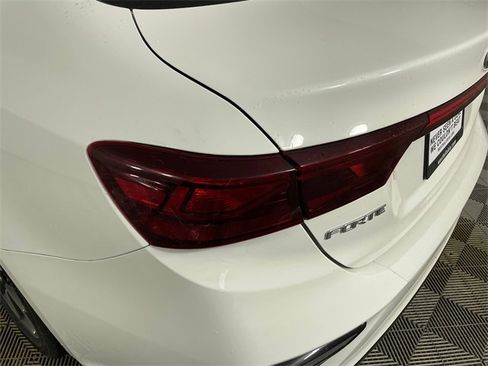 Certified 2019 Kia Forte LXS image 18