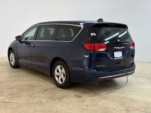 Used 2018 Chrysler Pacifica Touring Plus FWD image 3