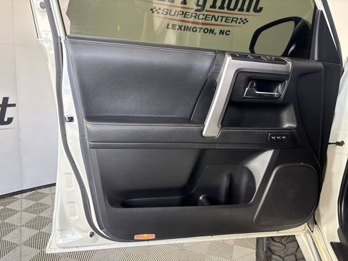 Used 2021 Toyota 4Runner Limited AWD/4WD image 10
