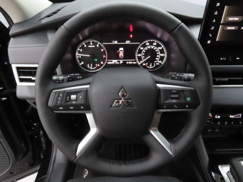 New 2026 Mitsubishi Outlander SE FWD image 14