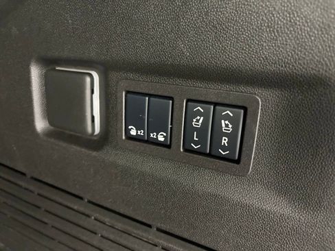 Used 2025 Chevrolet Suburban Premier image 46