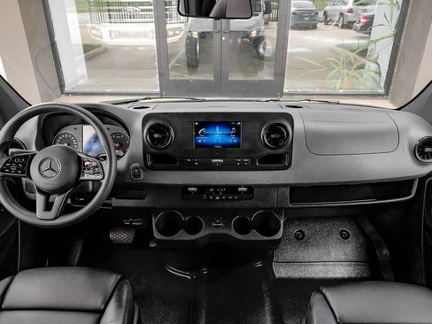 Used 2024 Mercedes-Benz Sprinter 2500 image 11