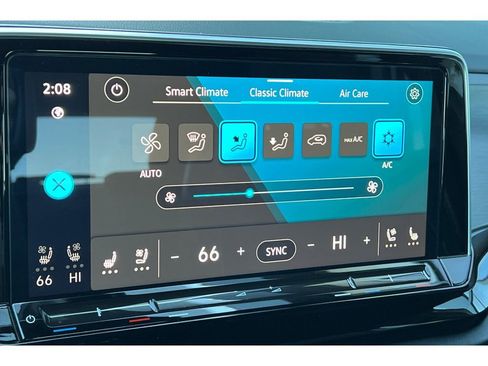 Used 2024 Volkswagen Atlas Cross Sport SE image 22