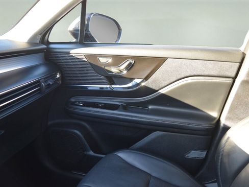 Used 2022 Lincoln Corsair AWD w/ Premium Package image 17