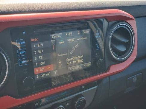 Used 2017 Toyota Tacoma TRD Sport AWD/4WD image 25