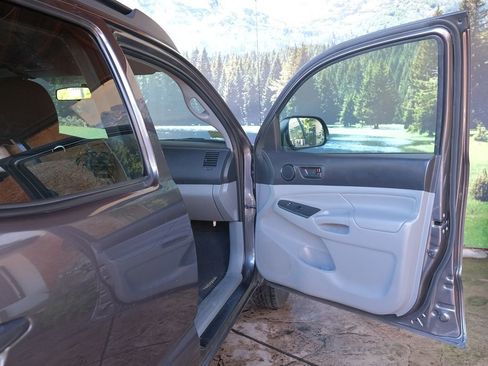 Used 2013 Toyota Tacoma 2WD Double Cab w/ Convenience Pkg image 25