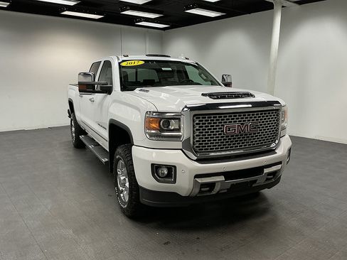Used 2017 GMC Sierra 3500 Denali w/ Duramax Plus Package AWD/4WD image 7