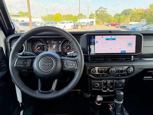 Used 2025 Jeep Gladiator Sport AWD/4WD image 21