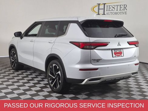 Used 2023 Mitsubishi Outlander SE FWD image 5