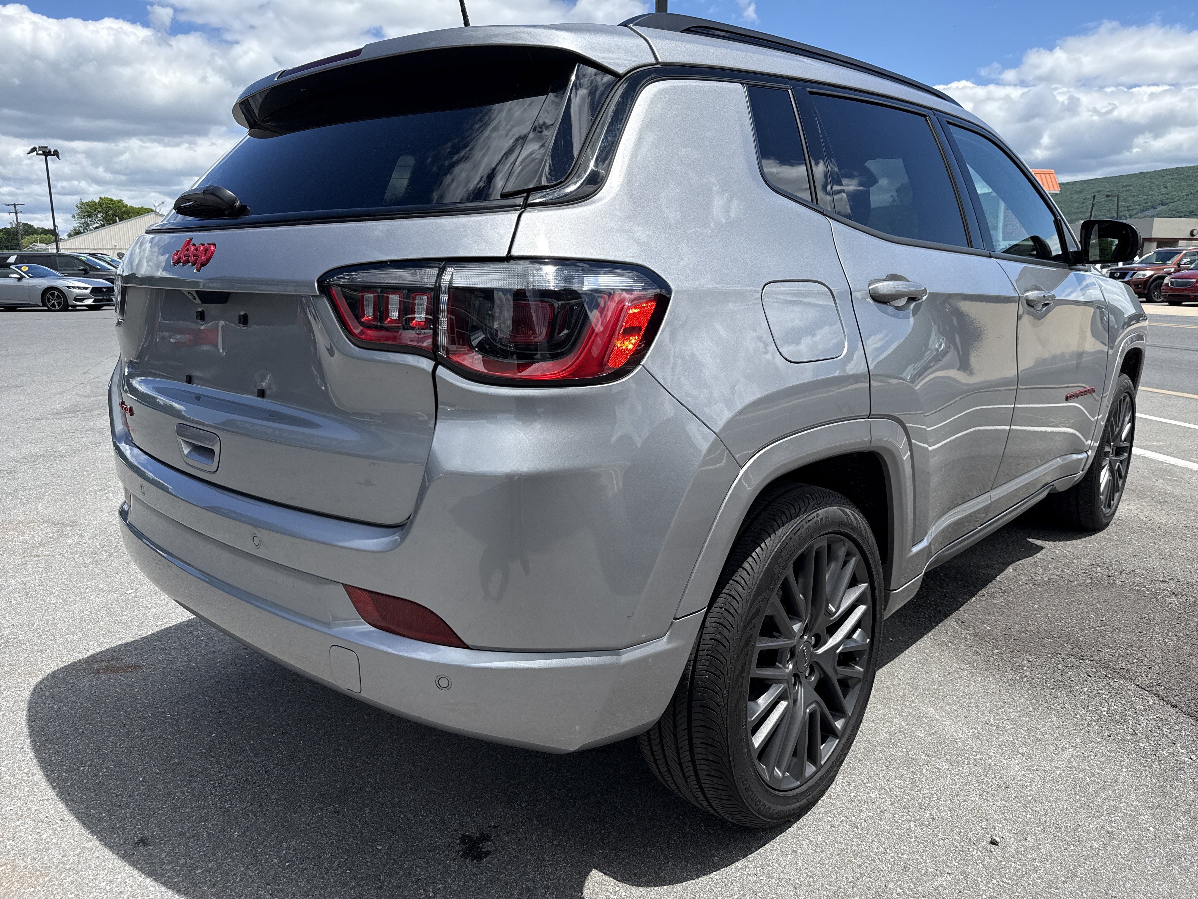 Used 2023 Jeep Compass Limited AWD/4WD image 3