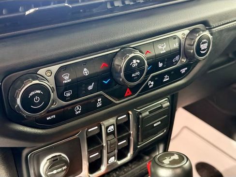 Used 2024 Jeep Wrangler Unlimited Sahara w/ Technology Group AWD/4WD image 16
