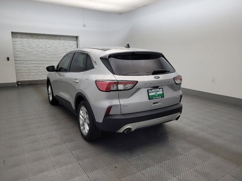 Used 2020 Ford Escape SE FWD image 3