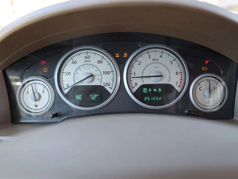 Used 2008 Chrysler Town & Country Touring image 25