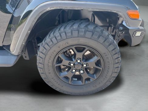 Used 2023 Jeep Wrangler Unlimited Sahara AWD/4WD image 37