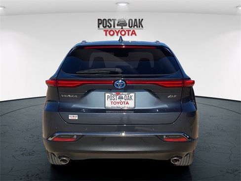 Used 2024 Toyota Venza XLE image 6