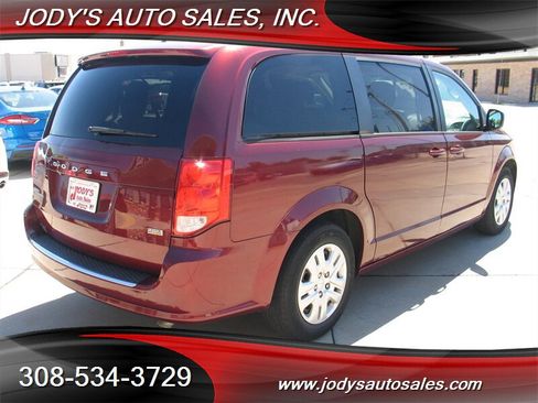 Used 2018 Dodge Grand Caravan SE w/ UConnect Hands-Free Group FWD image 27