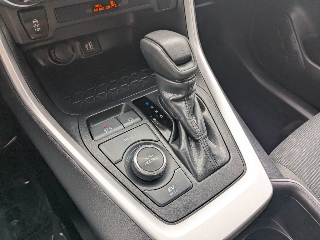 Used 2025 Toyota RAV4 LE AWD/4WD image 30