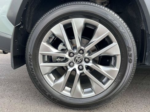 Used 2022 Toyota RAV4 XLE Premium FWD image 17