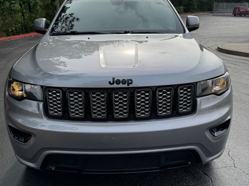 Used 2019 Jeep Grand Cherokee Altitude RWD image 10