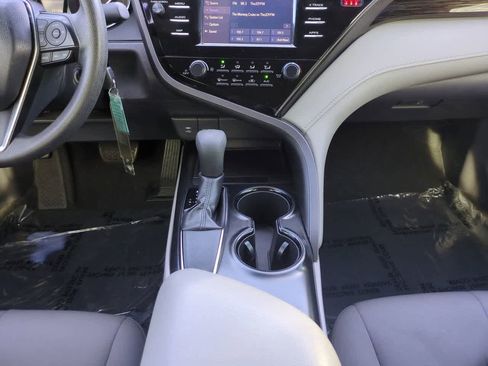 Used 2019 Toyota Camry LE image 18