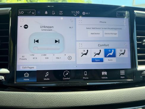 Used 2024 Chrysler Pacifica Touring-L FWD image 41