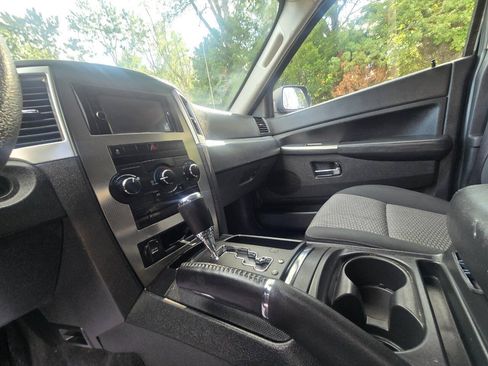 Used 2010 Jeep Grand Cherokee Laredo AWD/4WD image 21