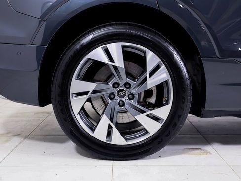 Used 2022 Audi e-tron Premium Plus image 23