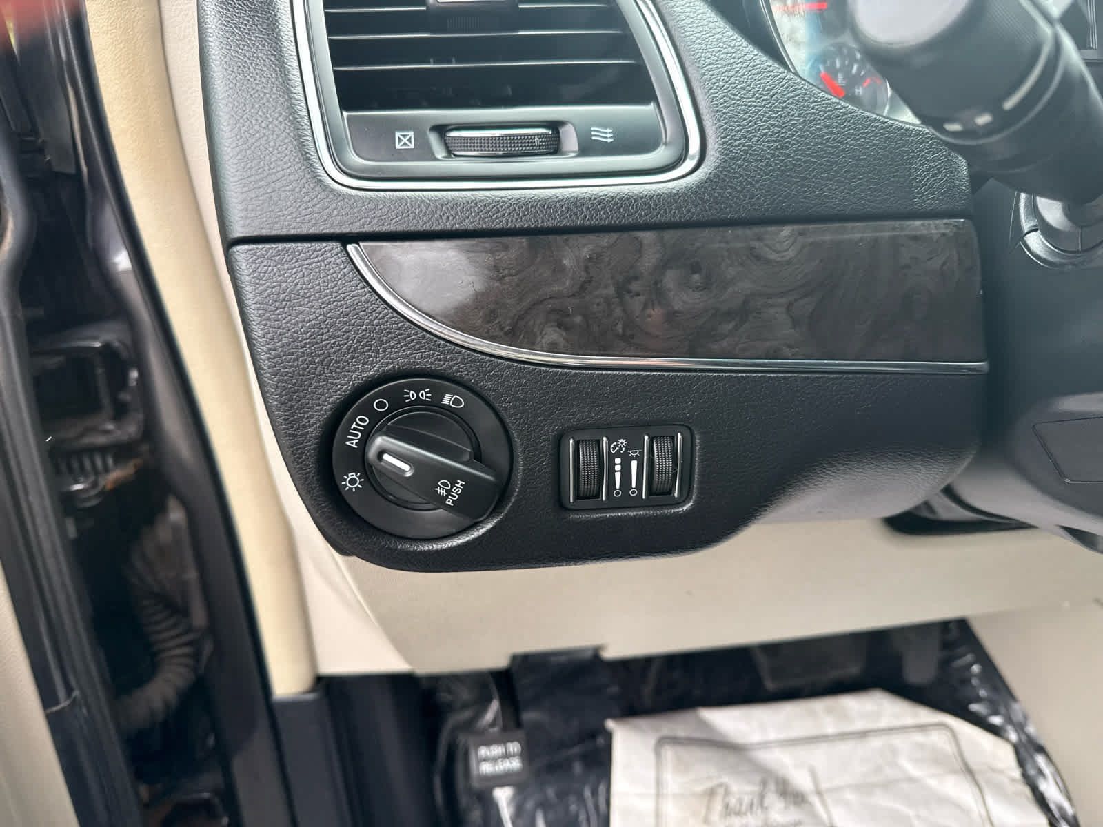 Used 2016 Chrysler Town & Country Touring FWD image 21