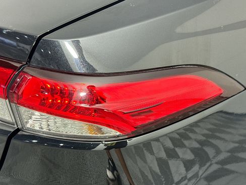 Used 2022 Toyota Corolla LE FWD image 32
